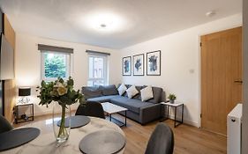 Modern 2Bed Apartment-Free Parking